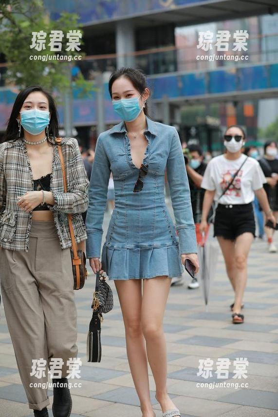 魔镜街拍：蓝色包臀裙黑丝美女，免费+下载，简直是我的生活必备！-琮君棠