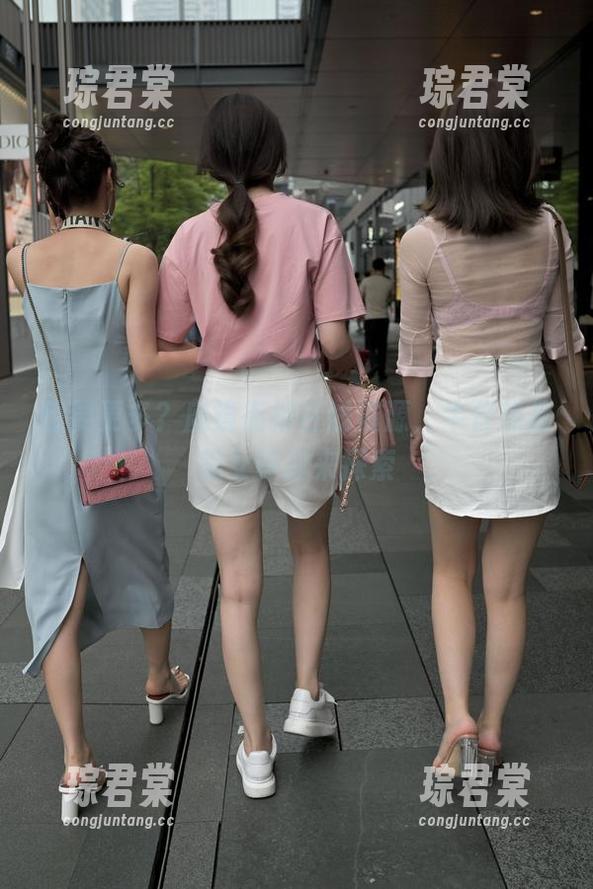 想要更多？魔镜街拍在线资源，牛仔热裤美女等你来探索-琮君棠