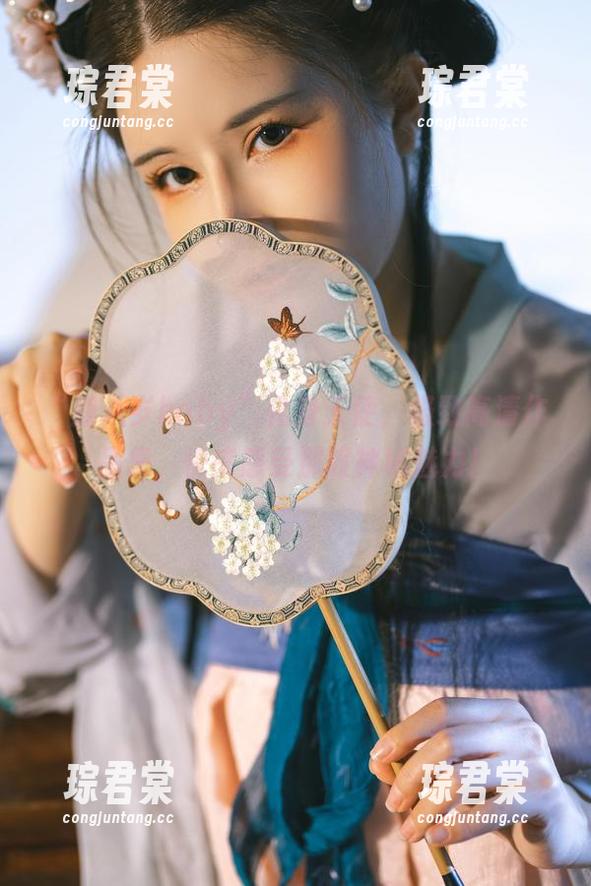 “鹿八岁baby”化身天使，极致高清作品集，快来感受那股神秘魅力！-琮君棠